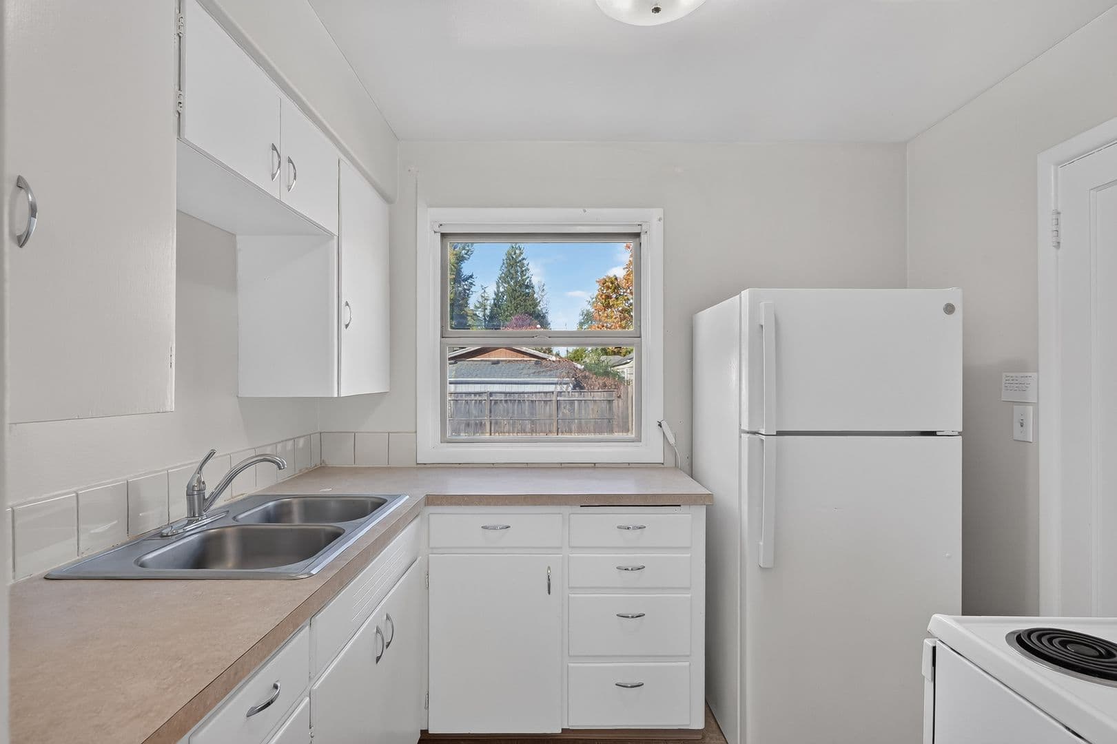 Gresham Condo: 653 NE 4th St