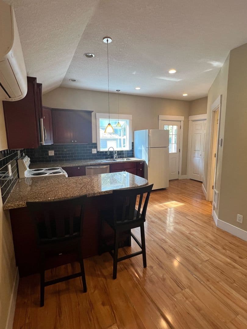 Milwaukie House: 18605 SE Wilmot St
