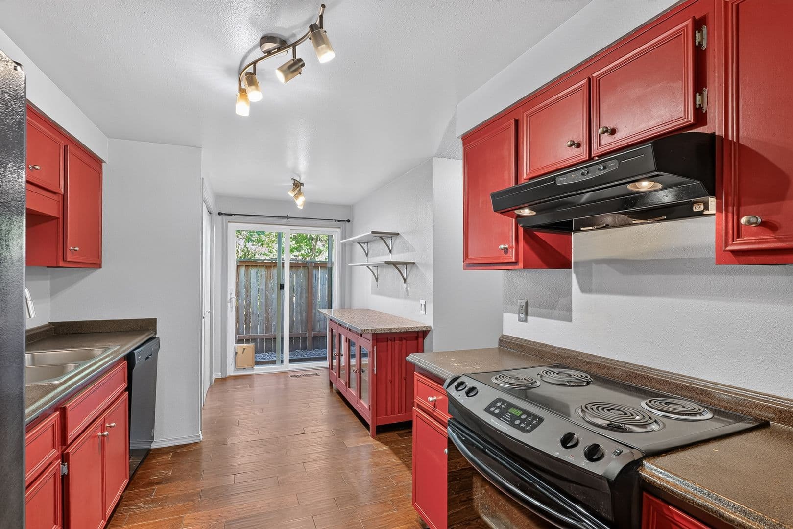 Beaverton Townhome: 5751 SW 204th Place