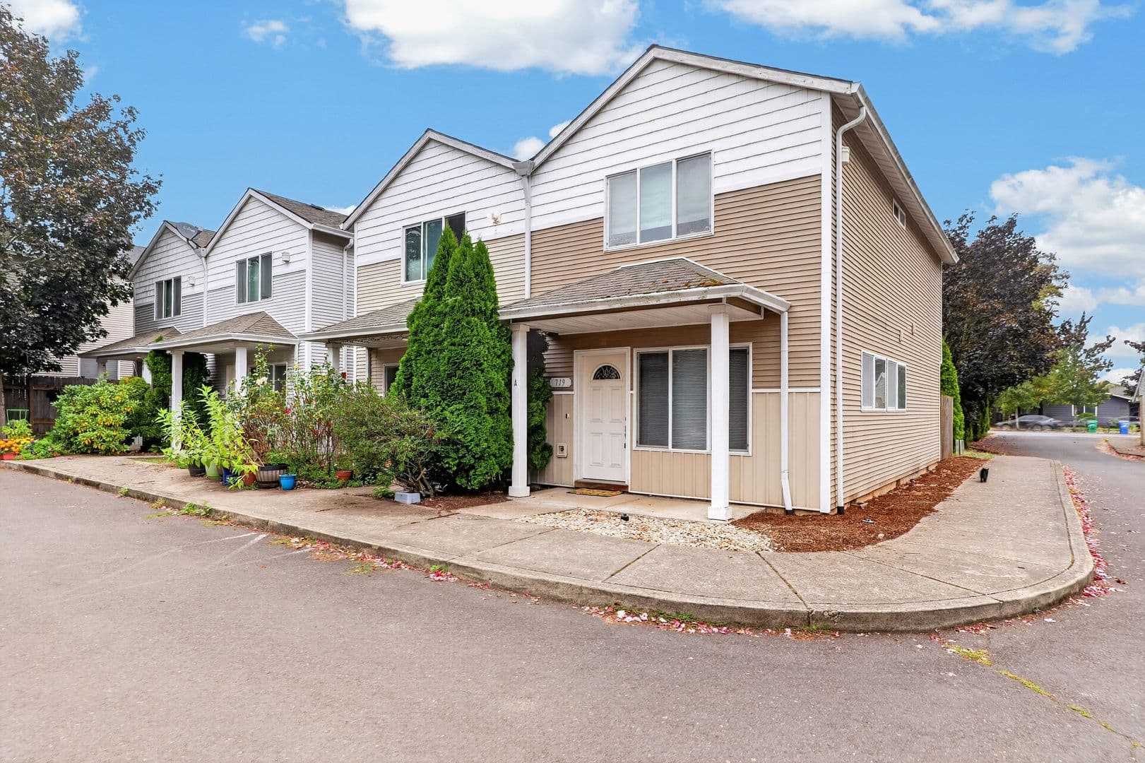 Portland Condo: 719 SE 148th Ave, Unit #A