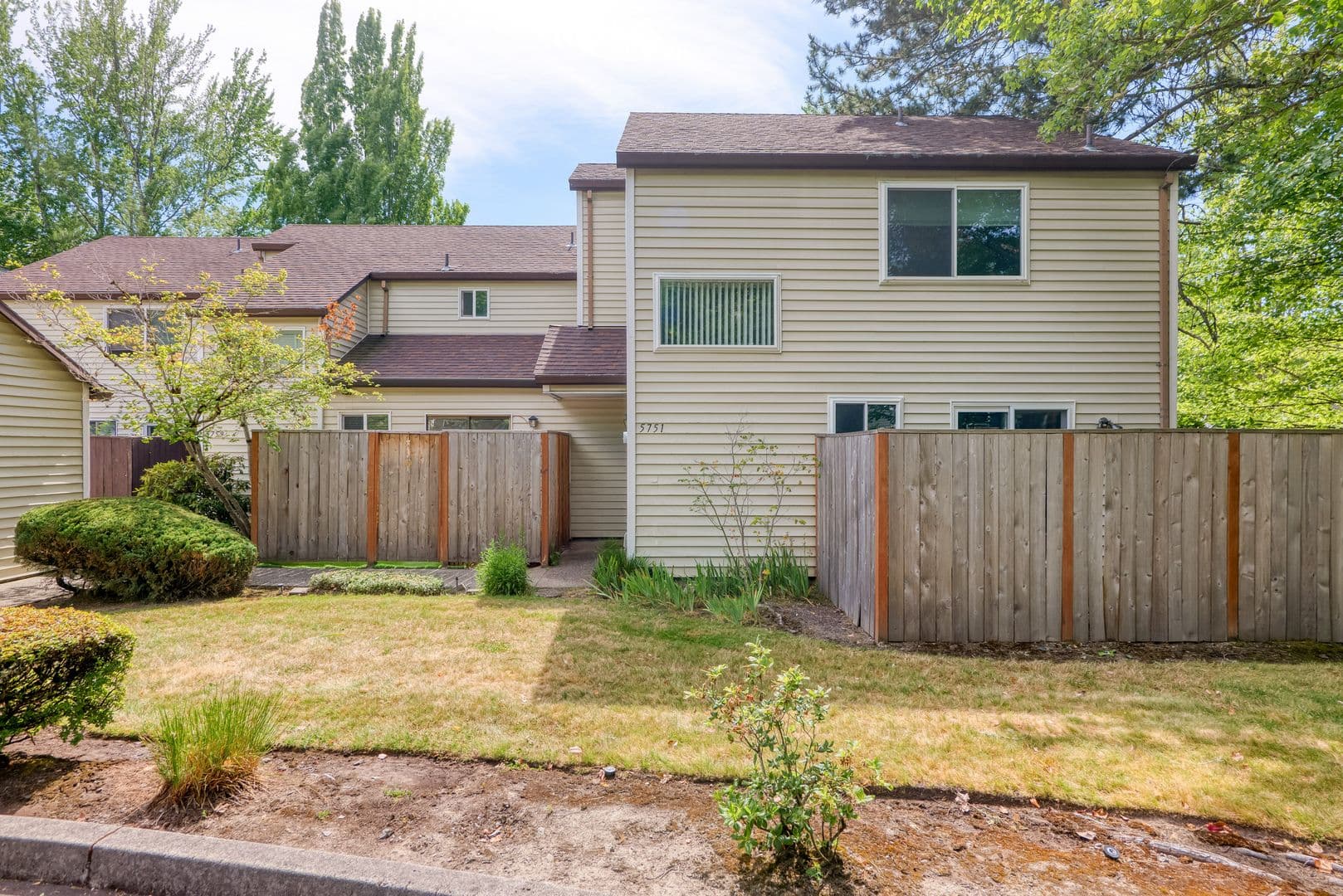 Beaverton Townhome: 5751 SW 204th Place