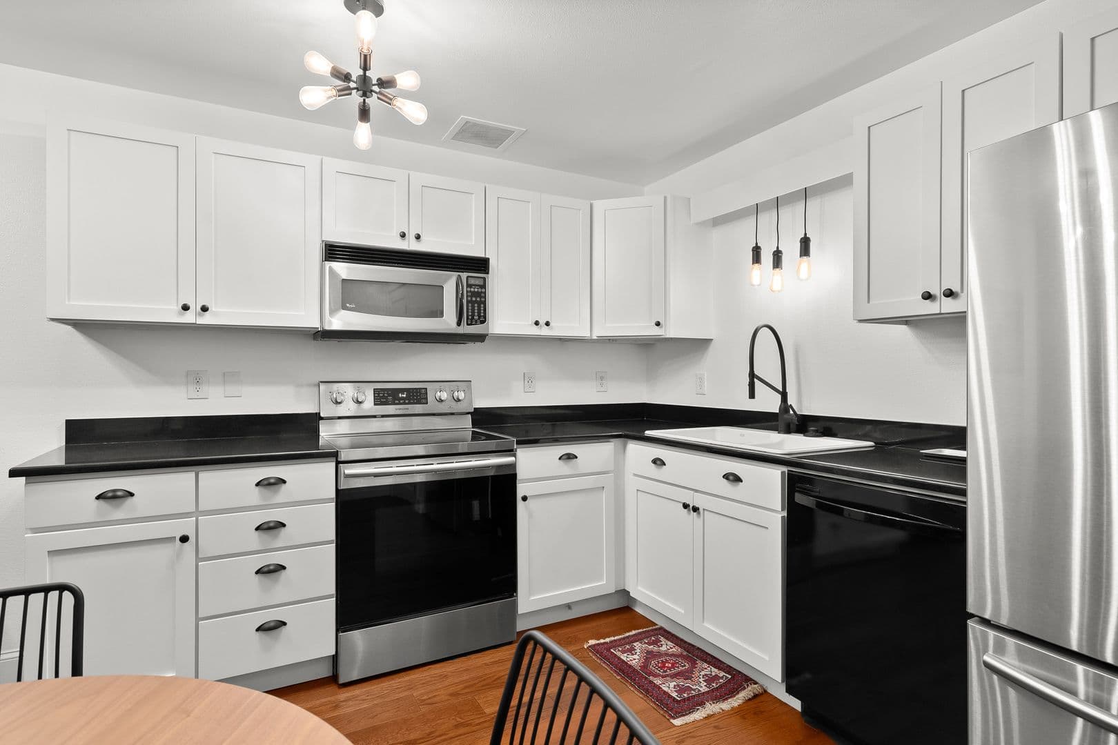 Portland Condo: 730 NW Naito Pkwy Apt E7