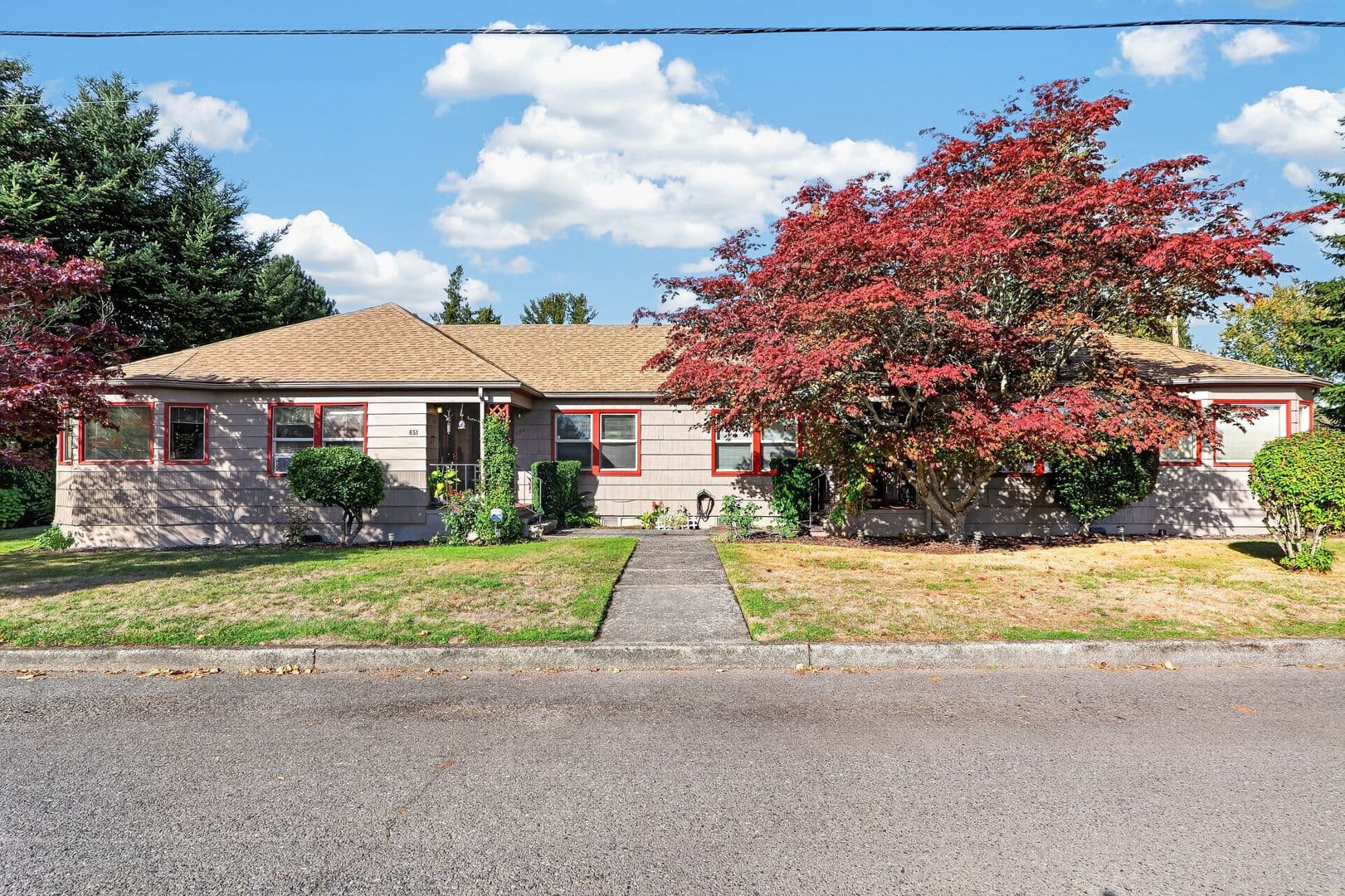 Gresham Condo: 653 NE 4th St