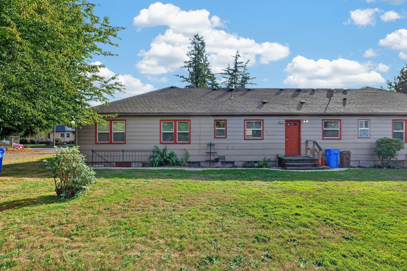 Gresham Condo: 655 NE 4th St