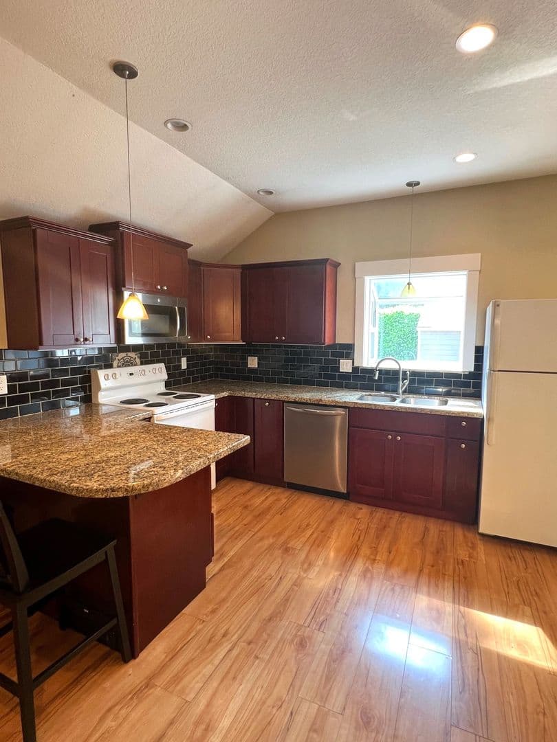 Milwaukie House: 18605 SE Wilmot St