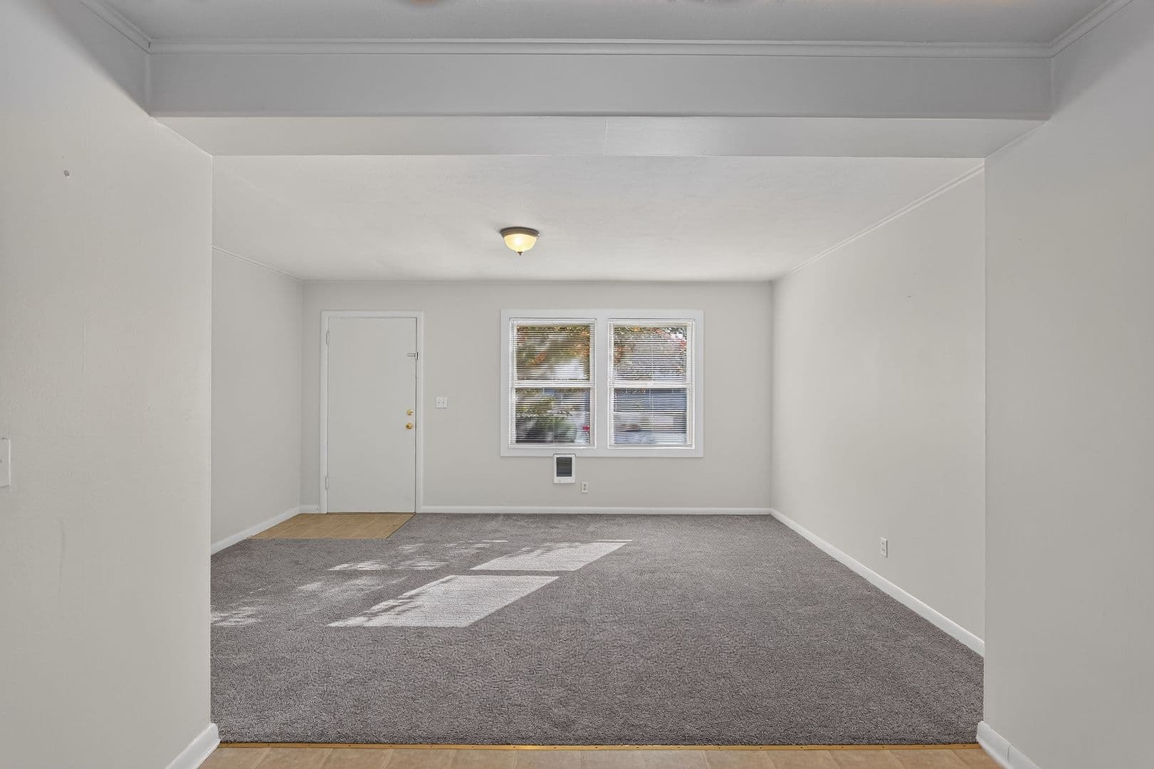 Gresham Condo: 655 NE 4th St
