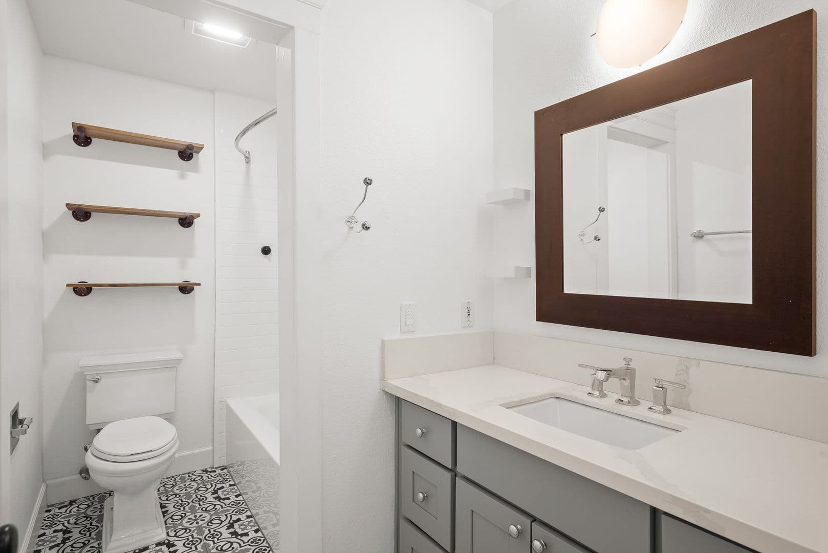 West Linn House: 6301 White Tail Dr Apt 51