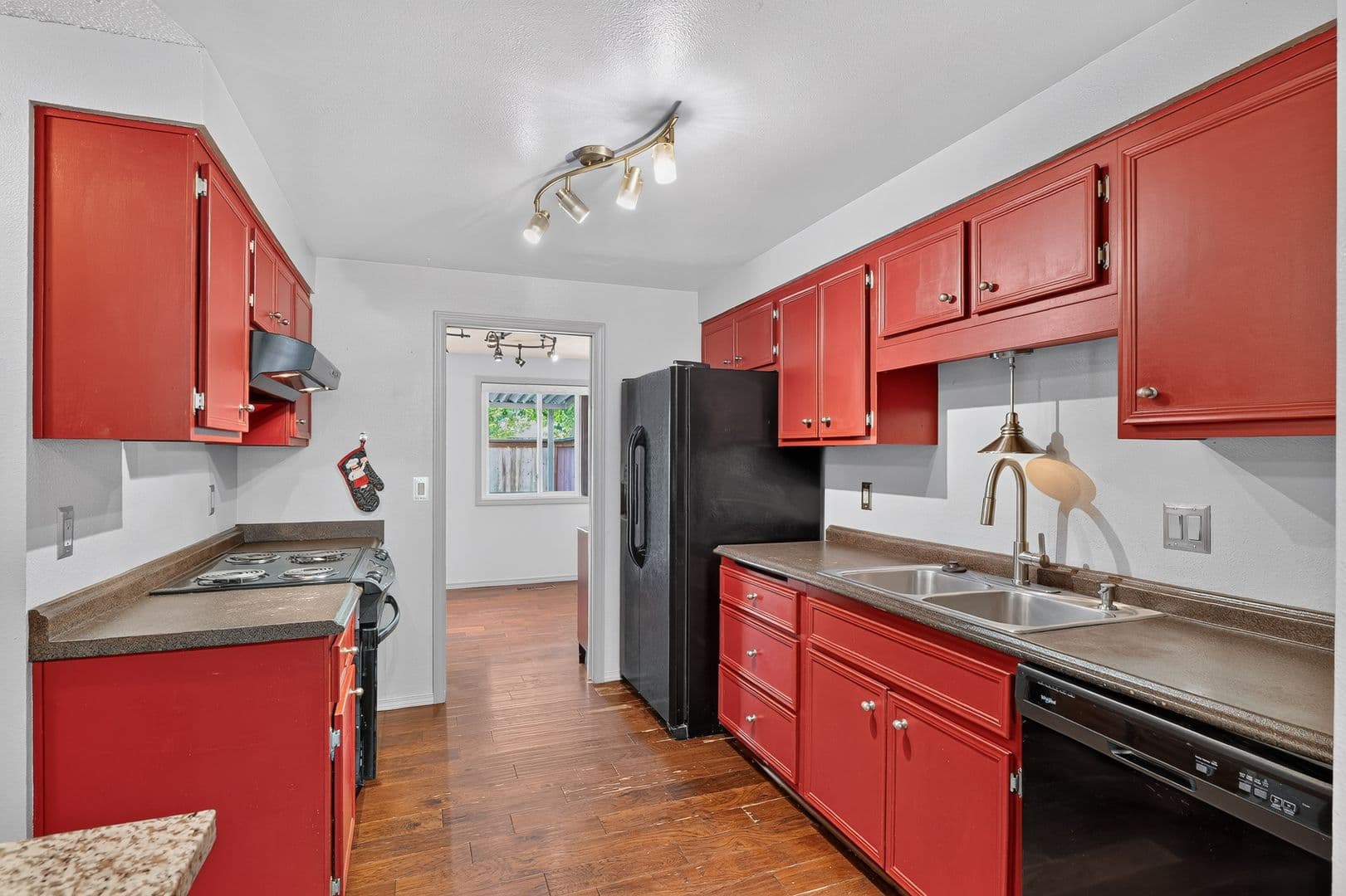 Beaverton Townhome: 5751 SW 204th Place