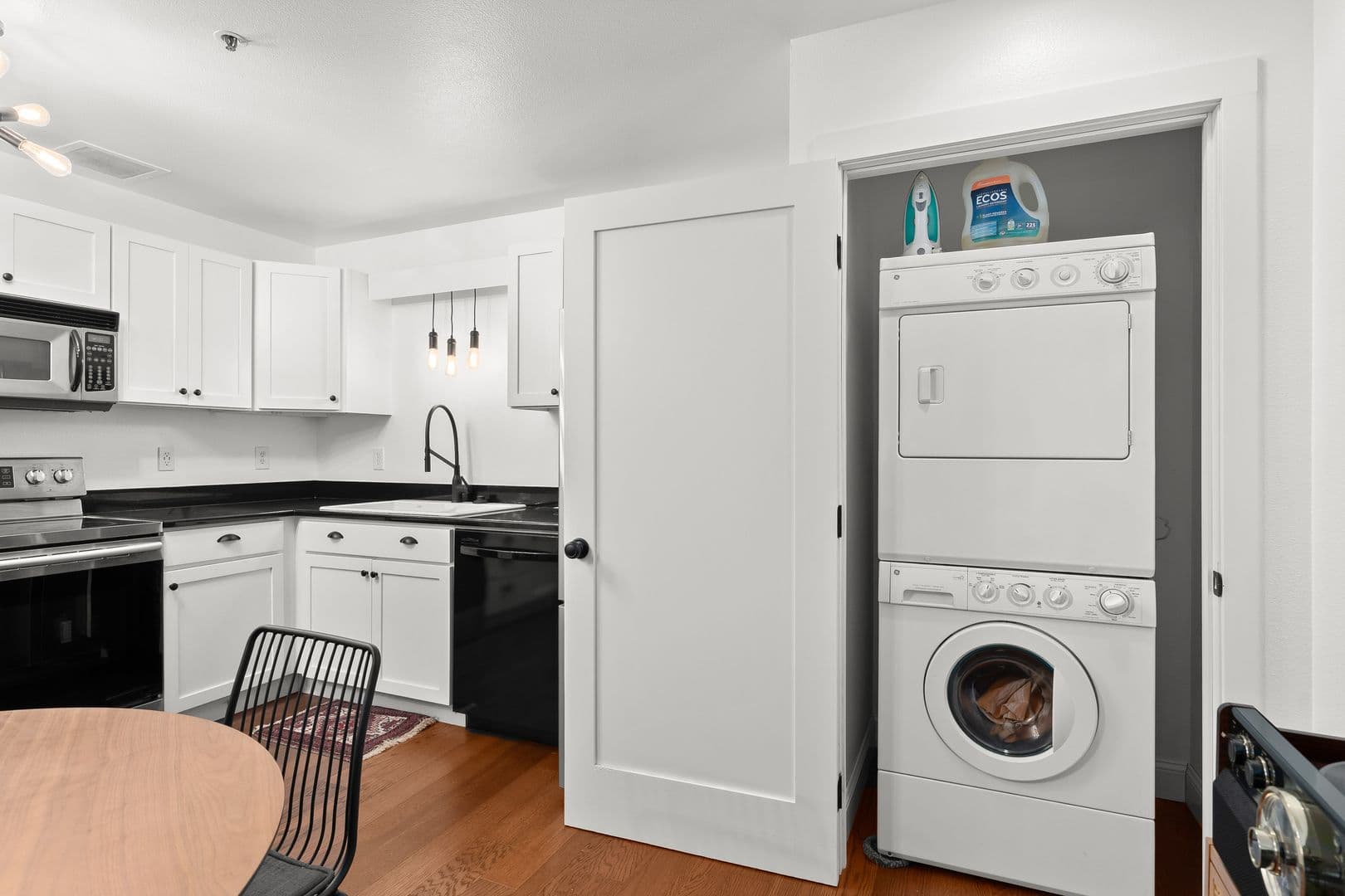 Portland Condo: 730 NW Naito Pkwy Apt E7