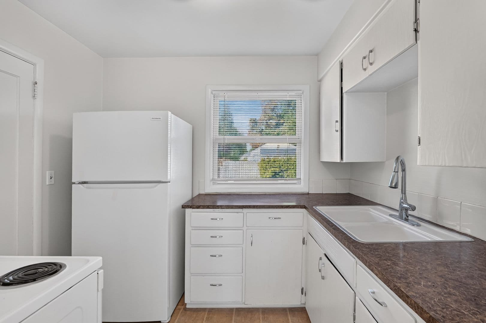Gresham Condo: 655 NE 4th St