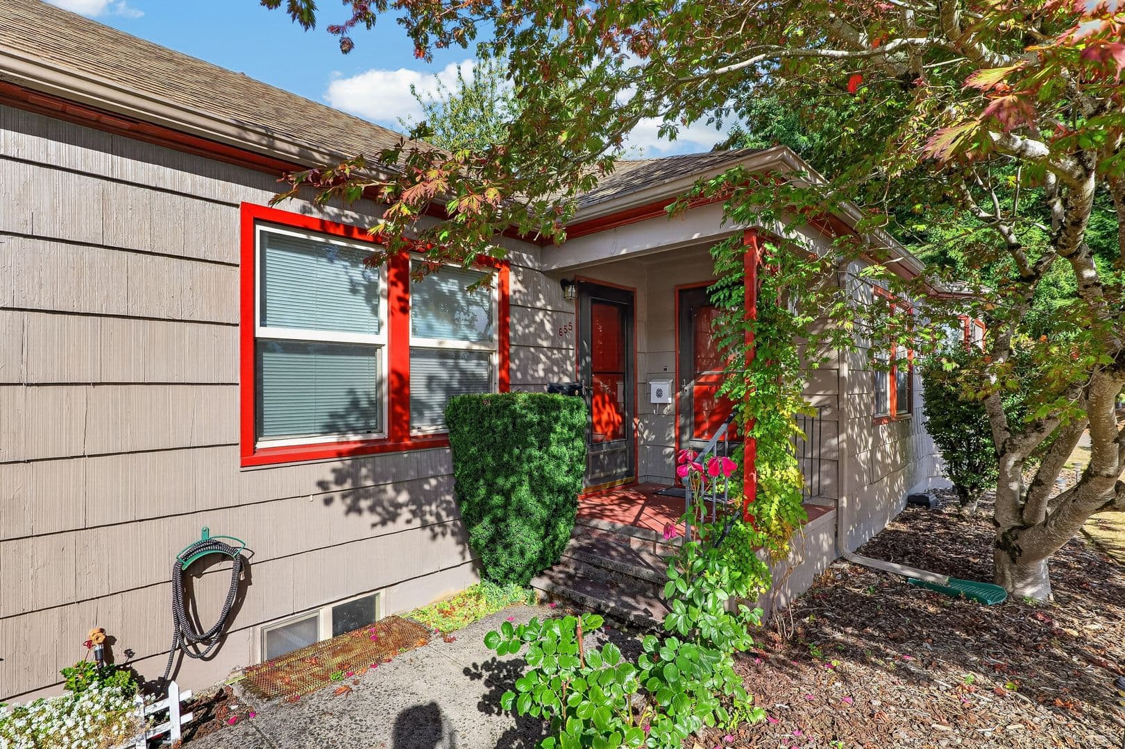 Gresham Condo: 655 NE 4th St
