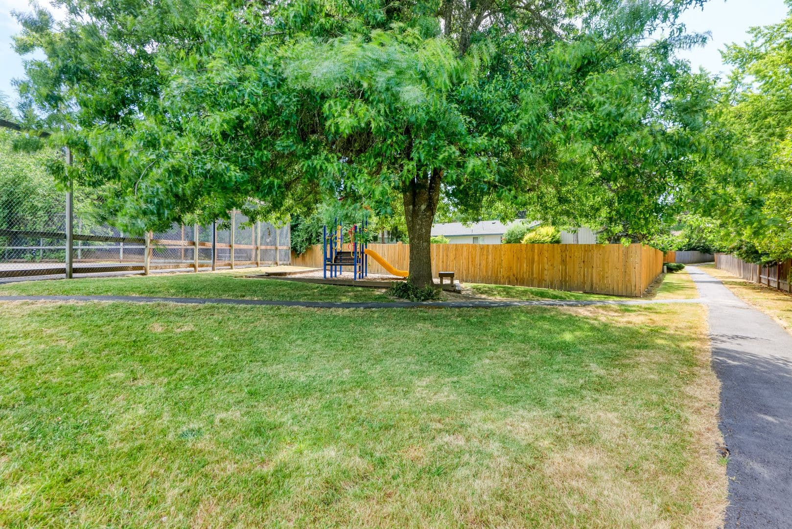 Beaverton Townhome: 5751 SW 204th Place