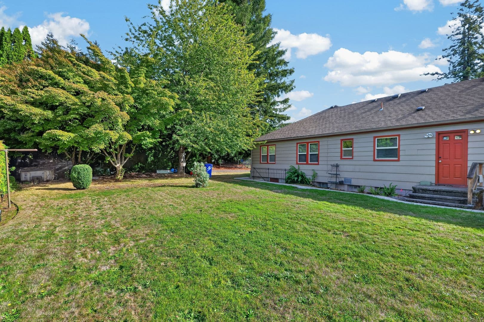 Gresham Condo: 655 NE 4th St