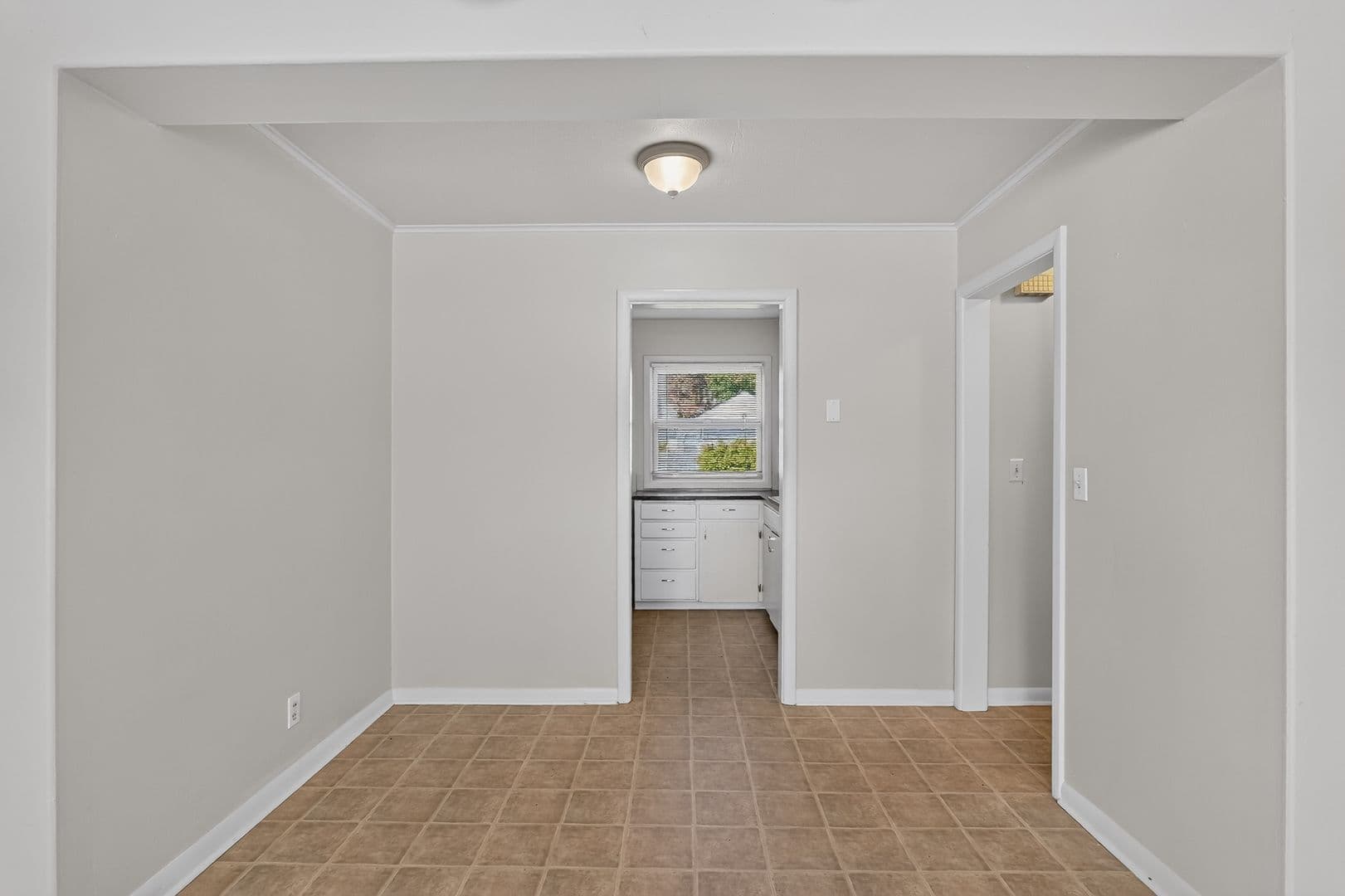 Gresham Condo: 655 NE 4th St