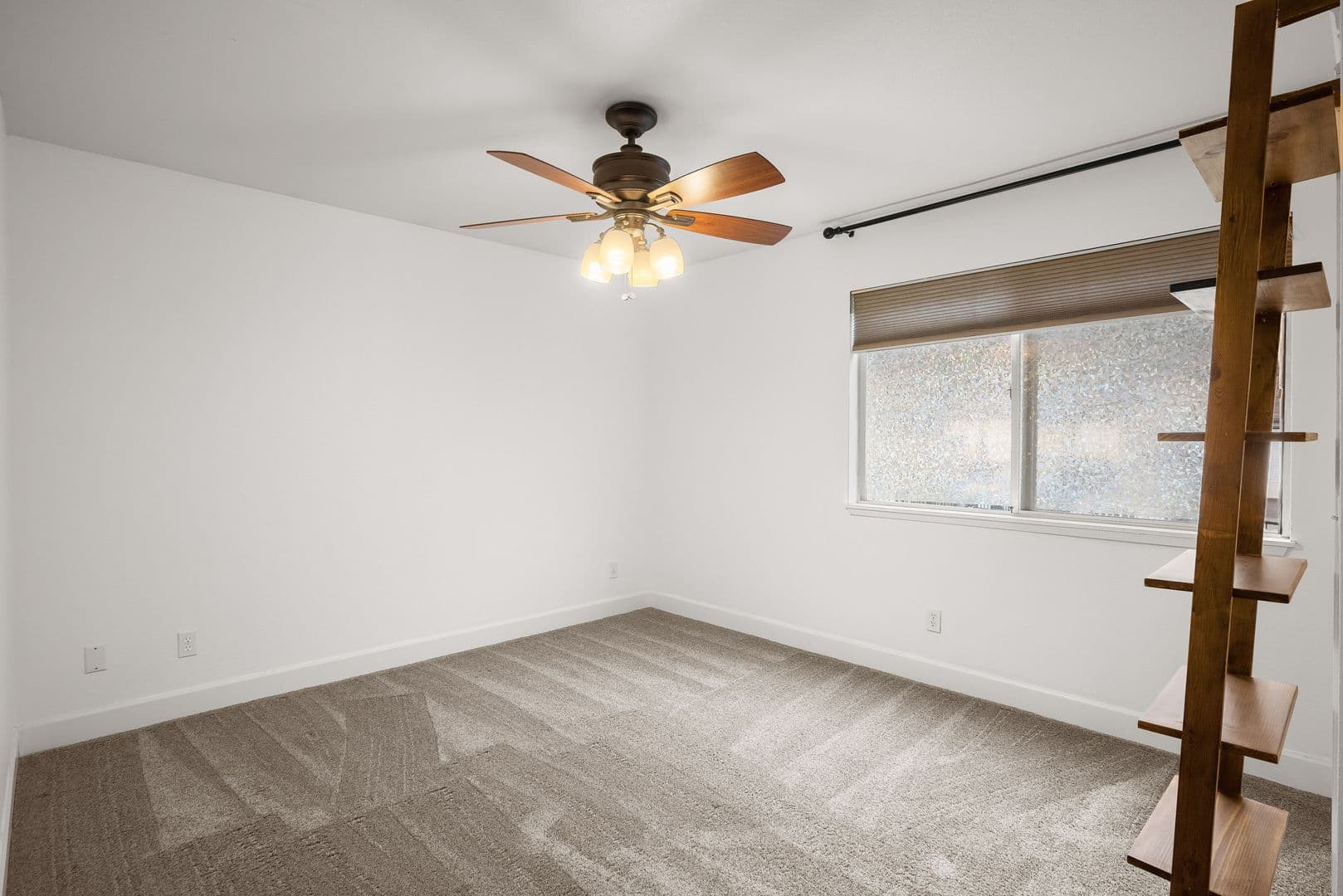 West Linn House: 6301 White Tail Dr Apt 51