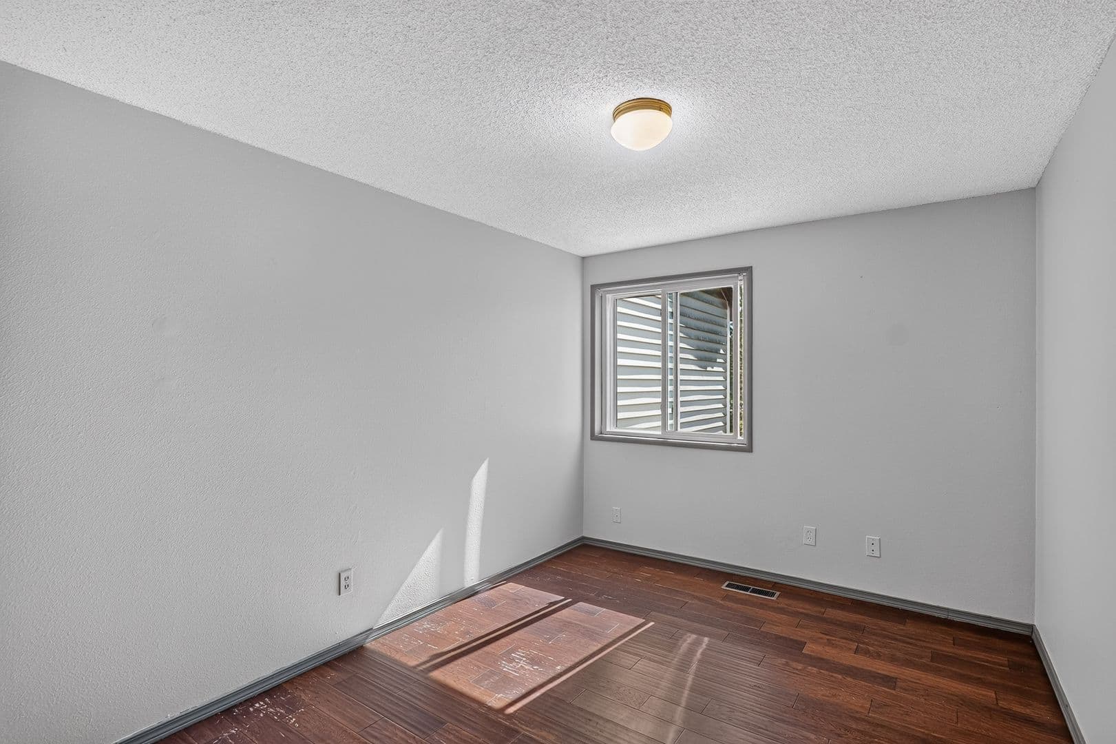 Beaverton Townhome: 5751 SW 204th Place