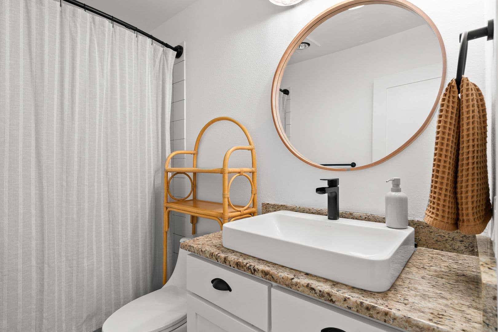 Portland Condo: 730 NW Naito Pkwy Apt E7