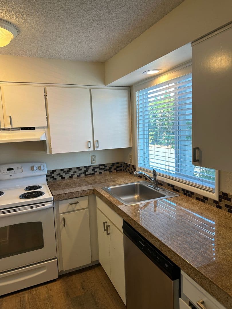Beaverton Townhome: 17146 SW Alexander St