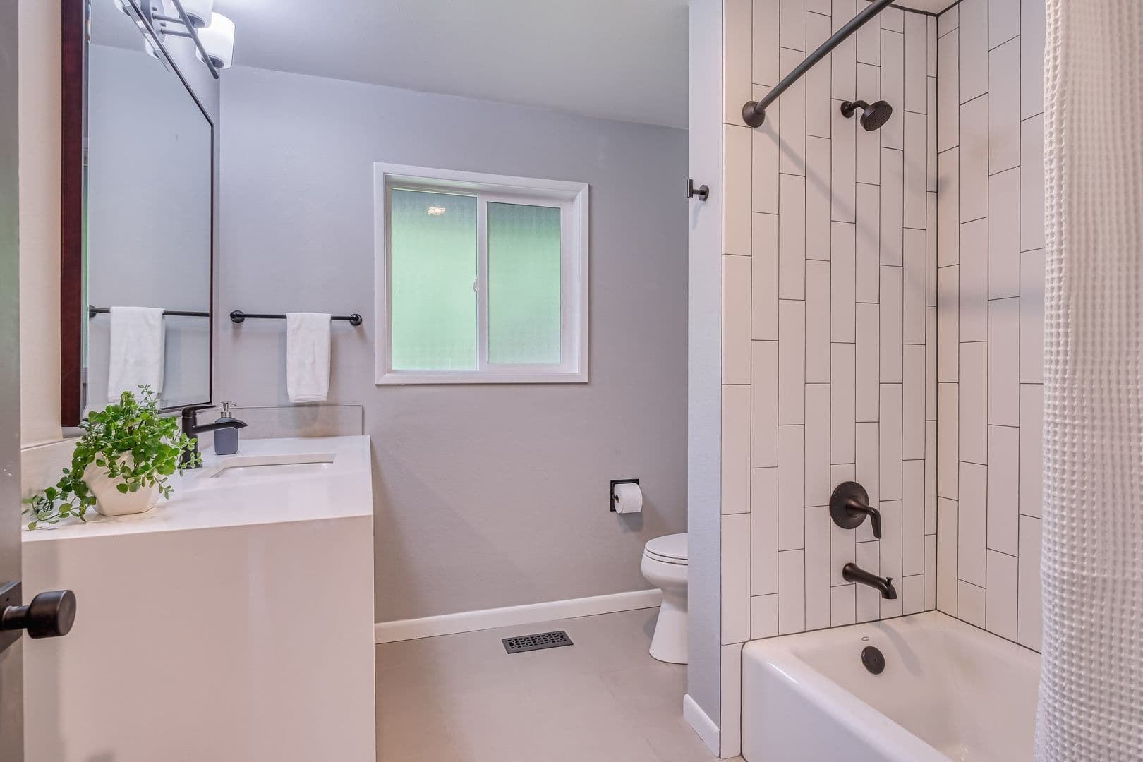 Lake Oswego House: 1698 Aspen St