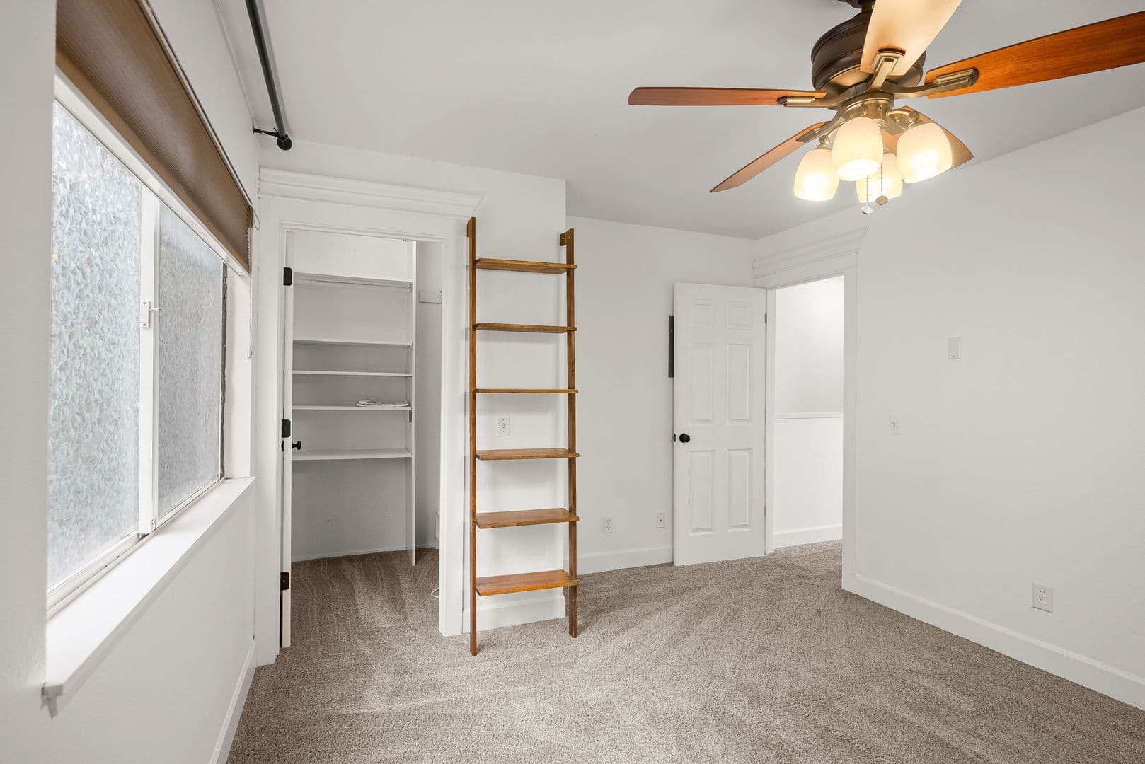 West Linn House: 6301 White Tail Dr Apt 51