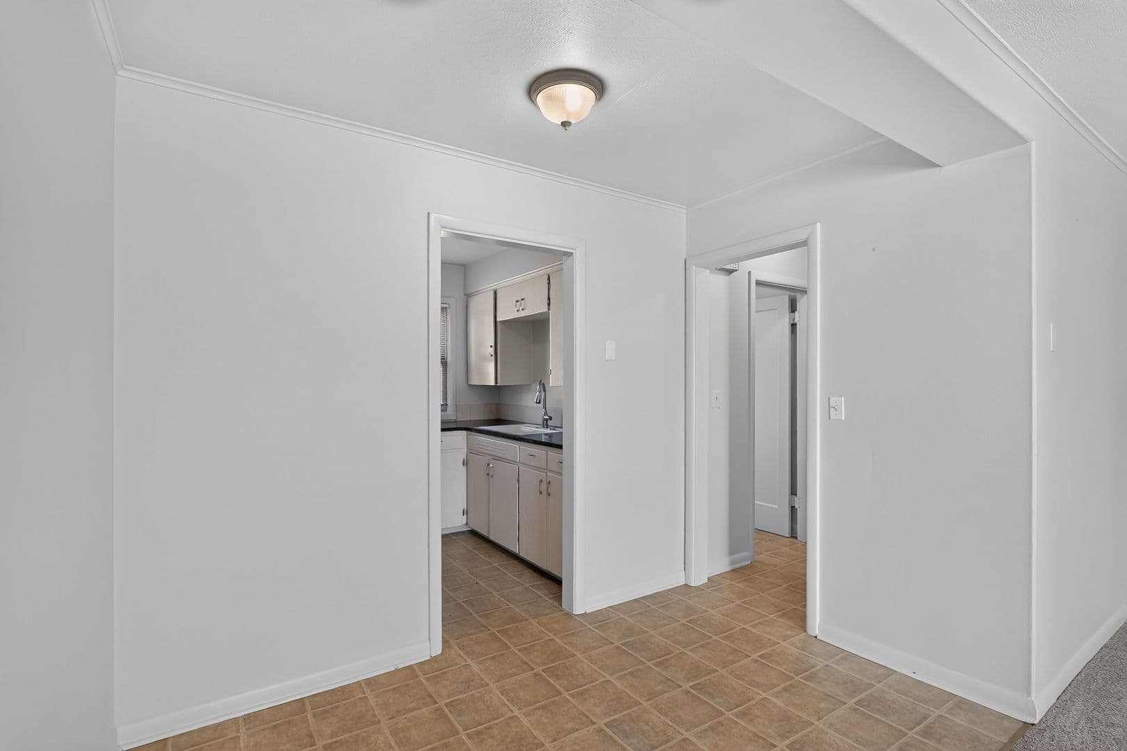 Gresham Condo: 655 NE 4th St