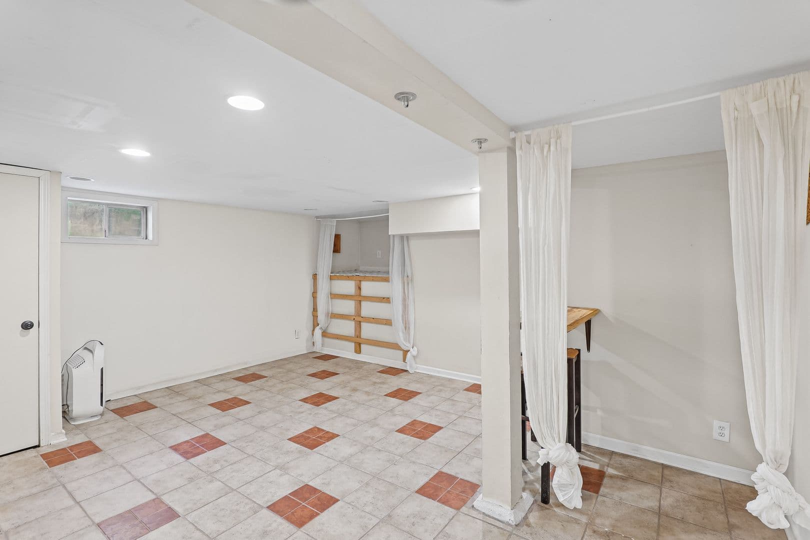 Portland House: 8213 N. Peninsular Avenue