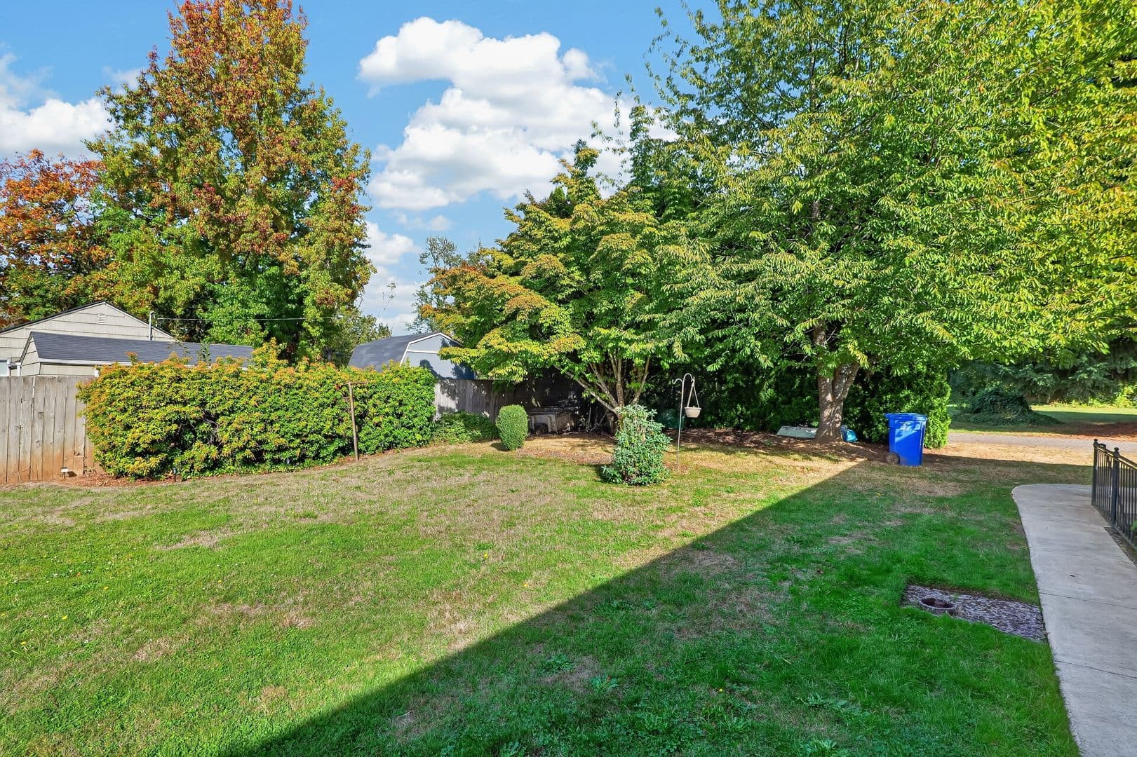 Gresham Condo: 653 NE 4th St