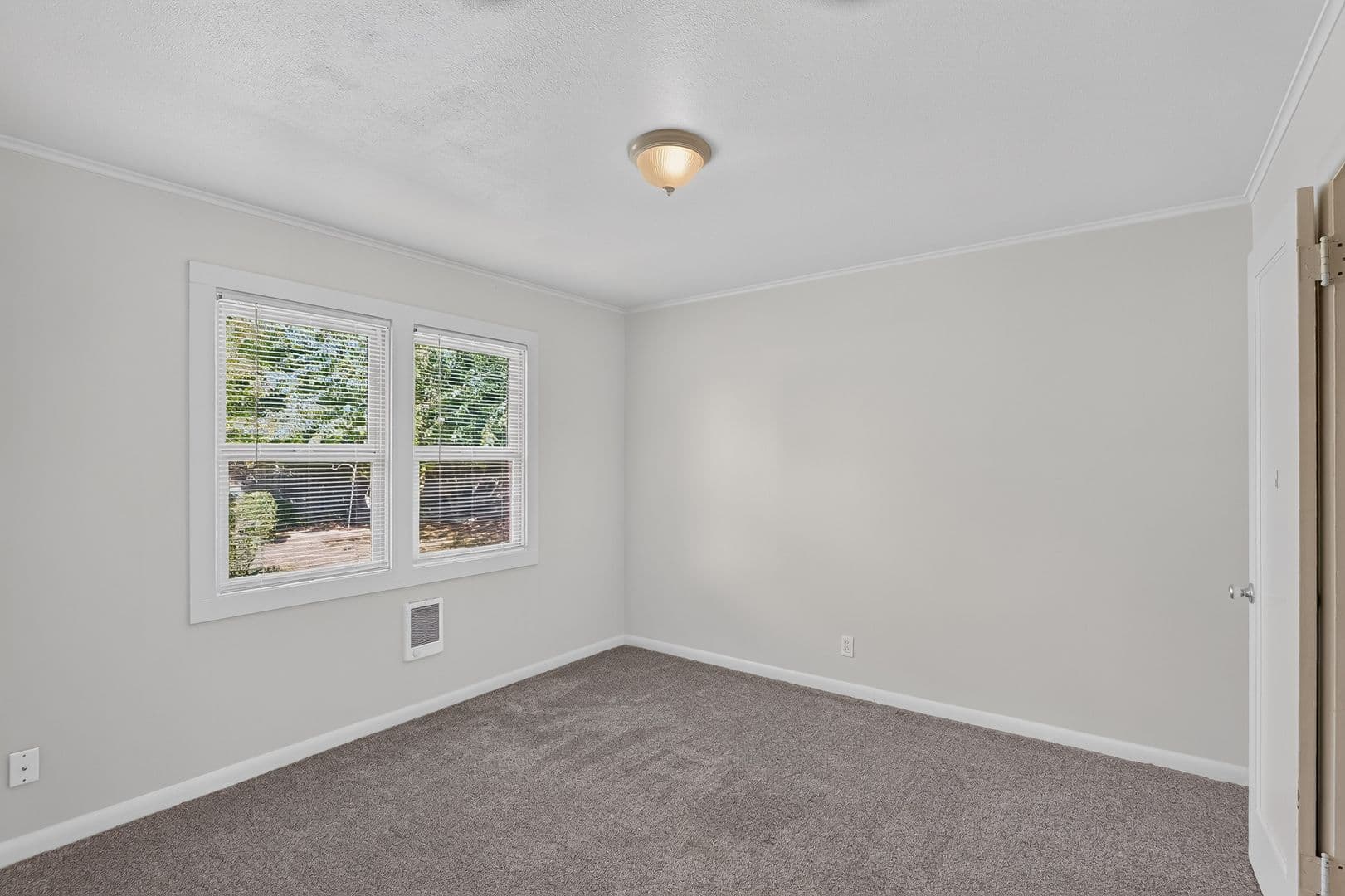Gresham Condo: 655 NE 4th St
