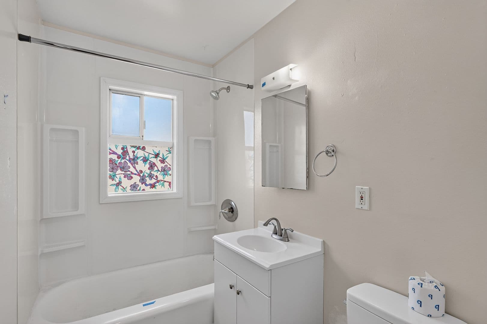 Gresham Condo: 653 NE 4th St