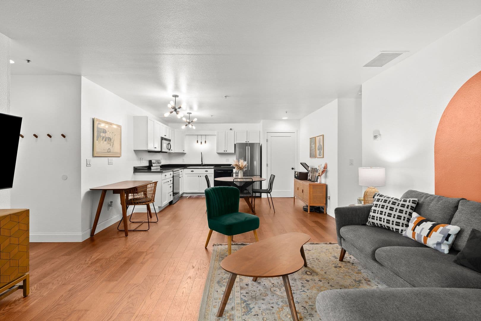 Portland Condo: 730 NW Naito Pkwy Apt E7