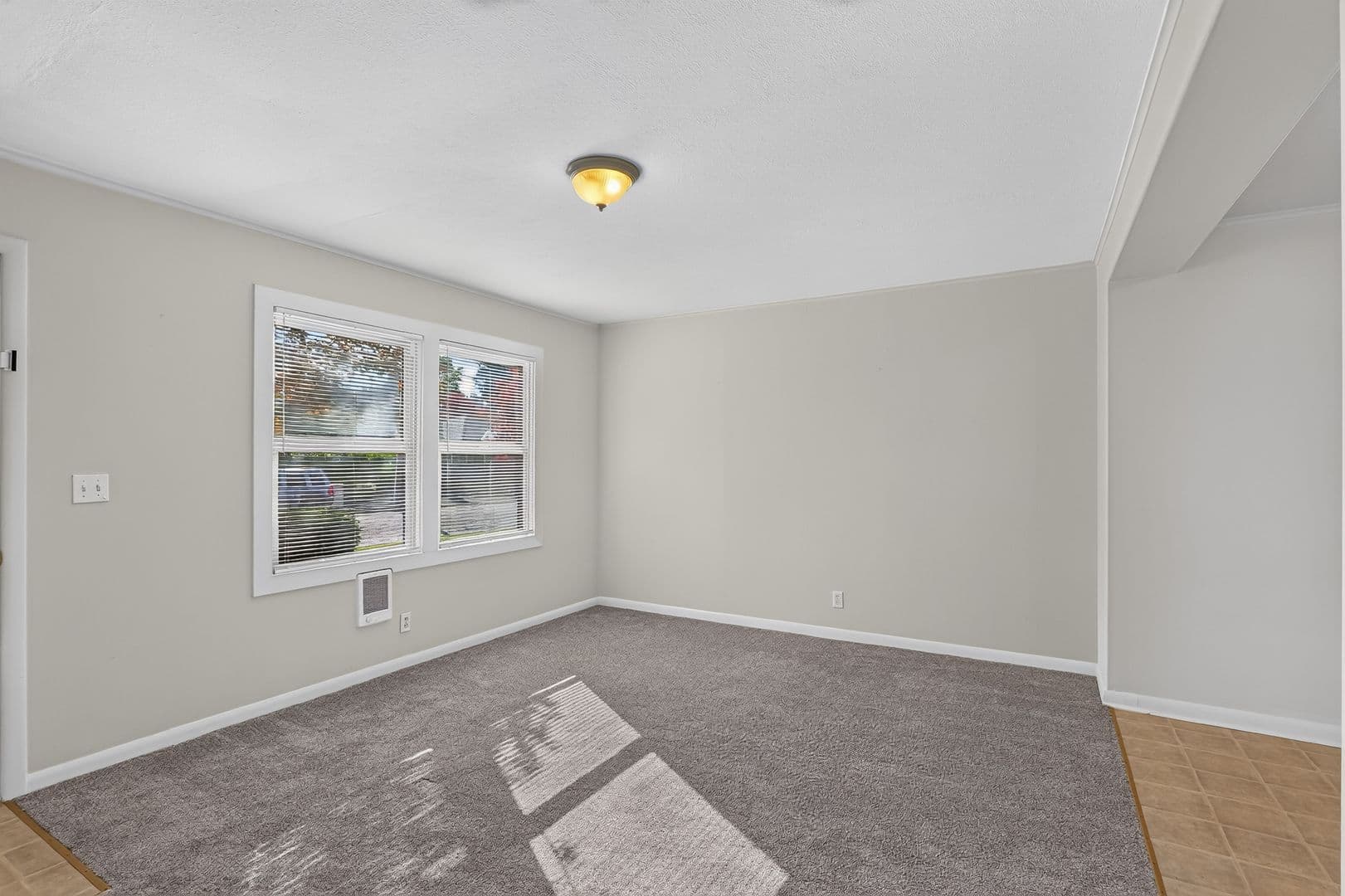 Gresham Condo: 655 NE 4th St