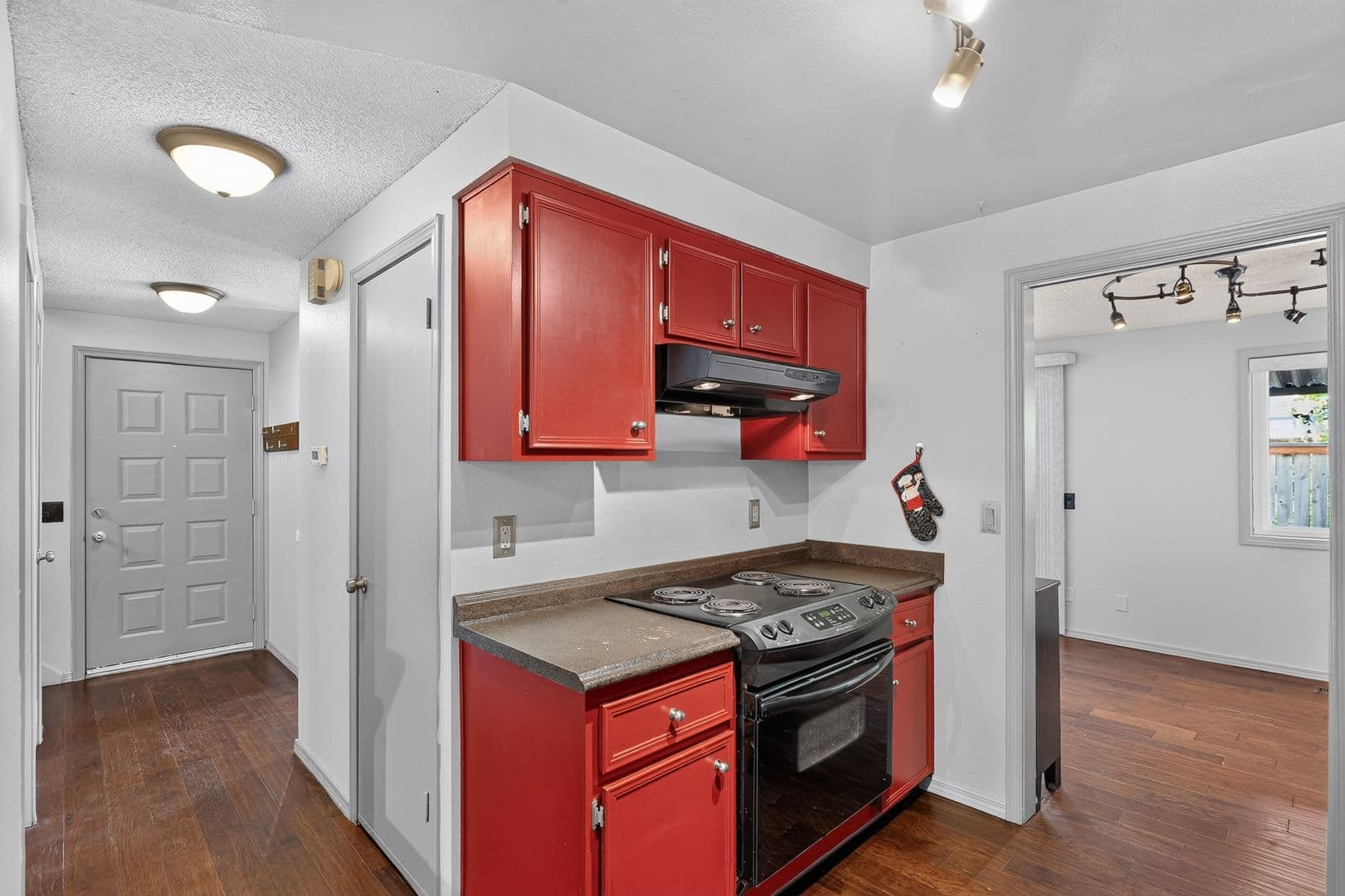 Beaverton Townhome: 5751 SW 204th Place