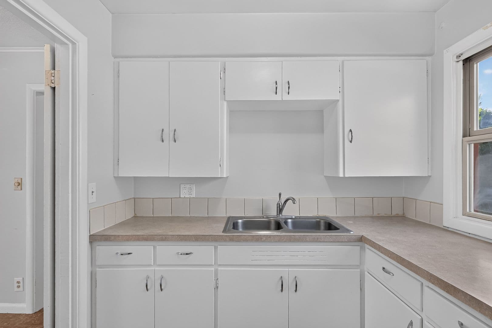 Gresham Condo: 653 NE 4th St