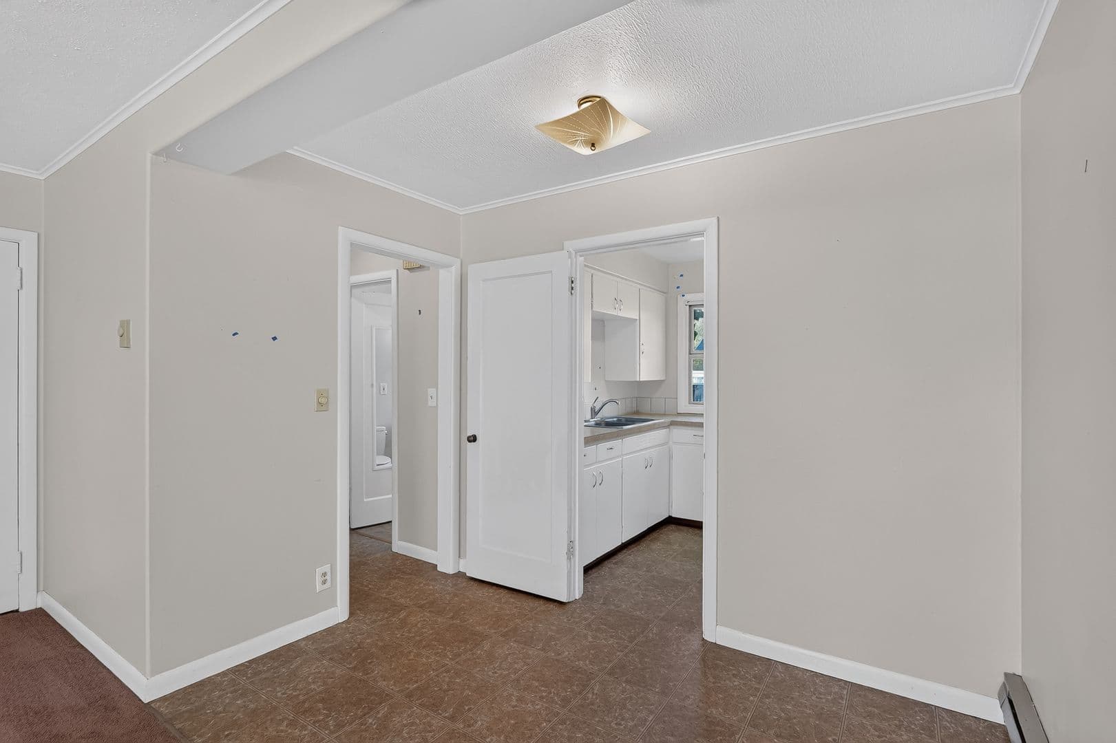 Gresham Condo: 653 NE 4th St