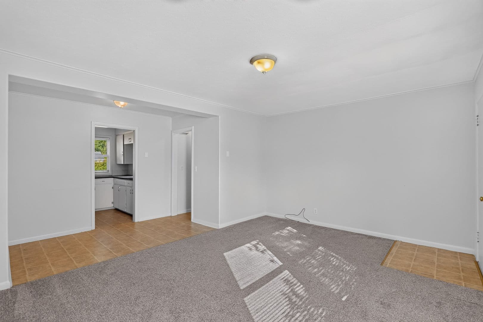 Gresham Condo: 655 NE 4th St