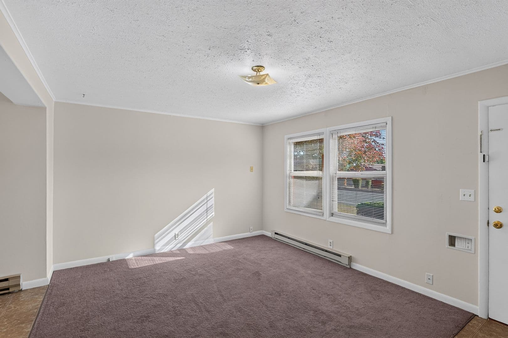 Gresham Condo: 653 NE 4th St