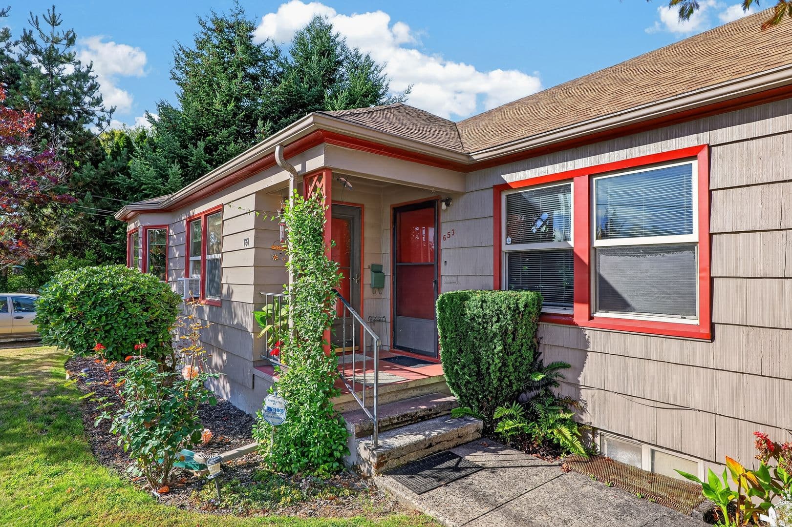 Gresham Condo: 653 NE 4th St