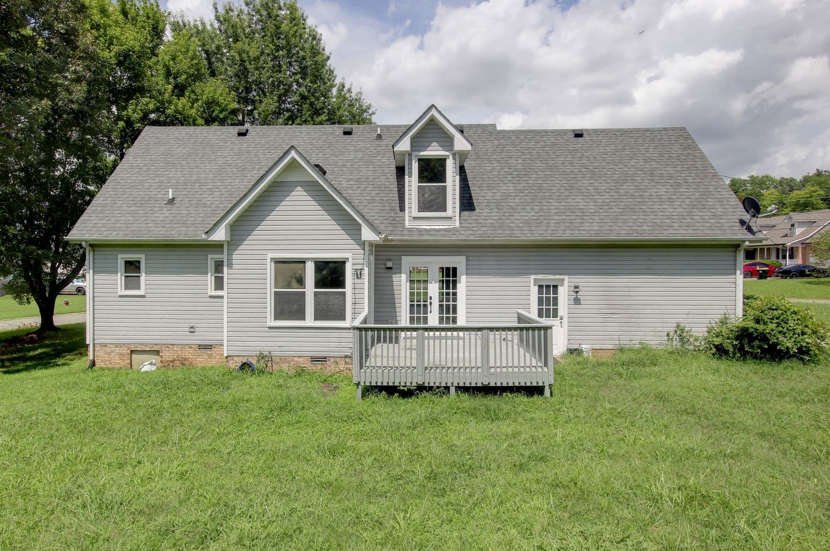 Clarksville House: 180 Kings Deer Drive