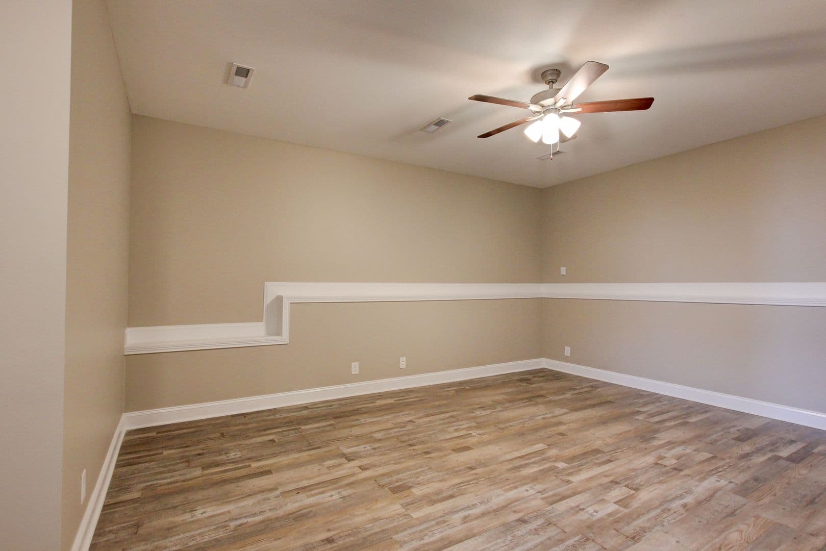 Clarksville House: 1121 Cardinal Creek Drive