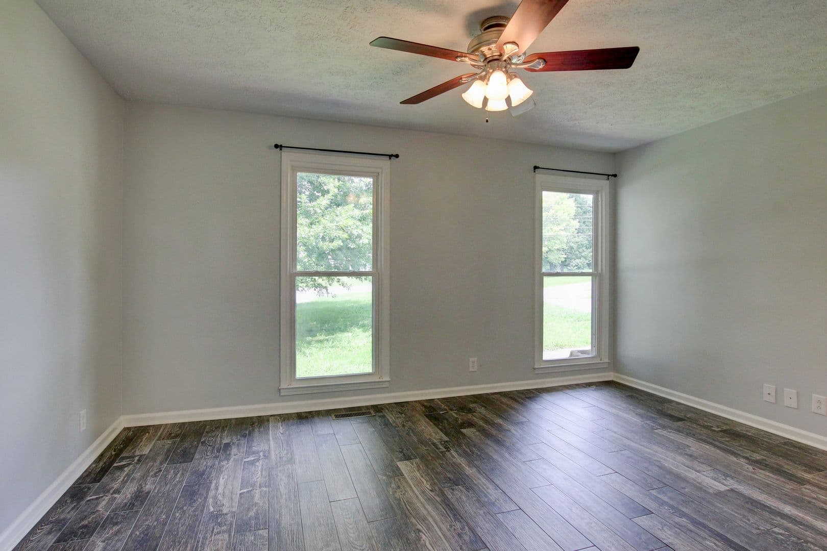 Clarksville House: 180 Kings Deer Drive