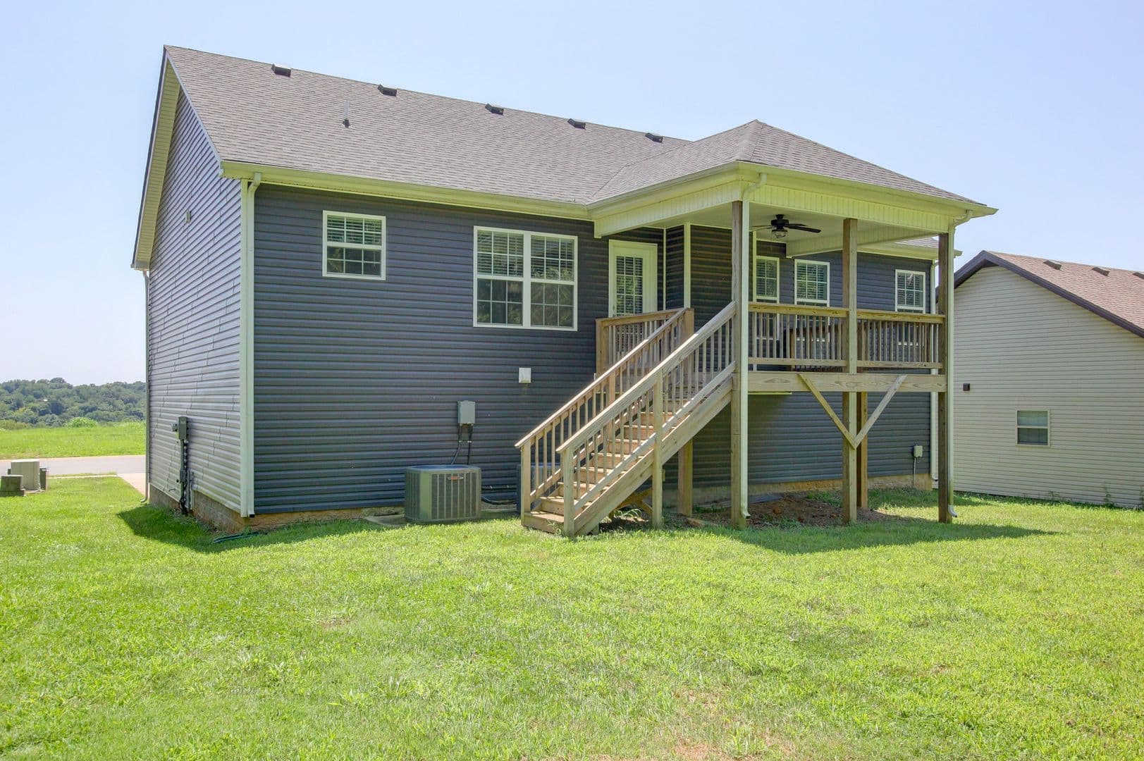 Clarksville House: 1121 Cardinal Creek Drive