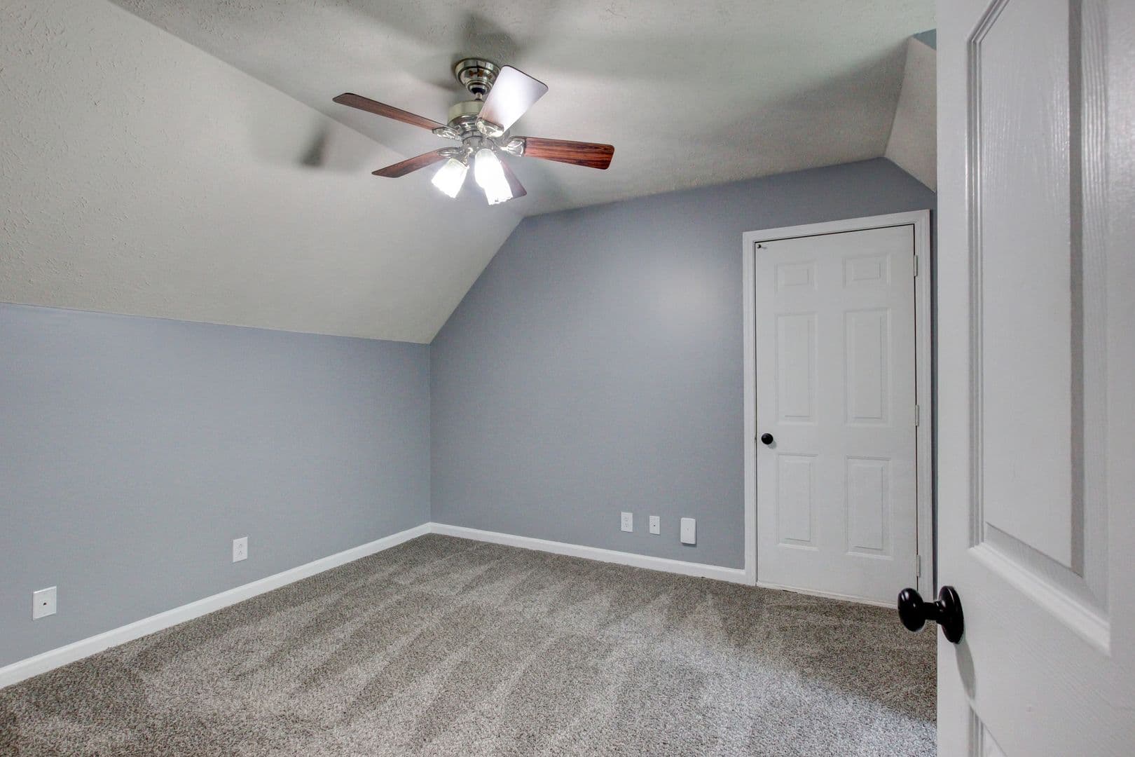 Clarksville House: 180 Kings Deer Drive