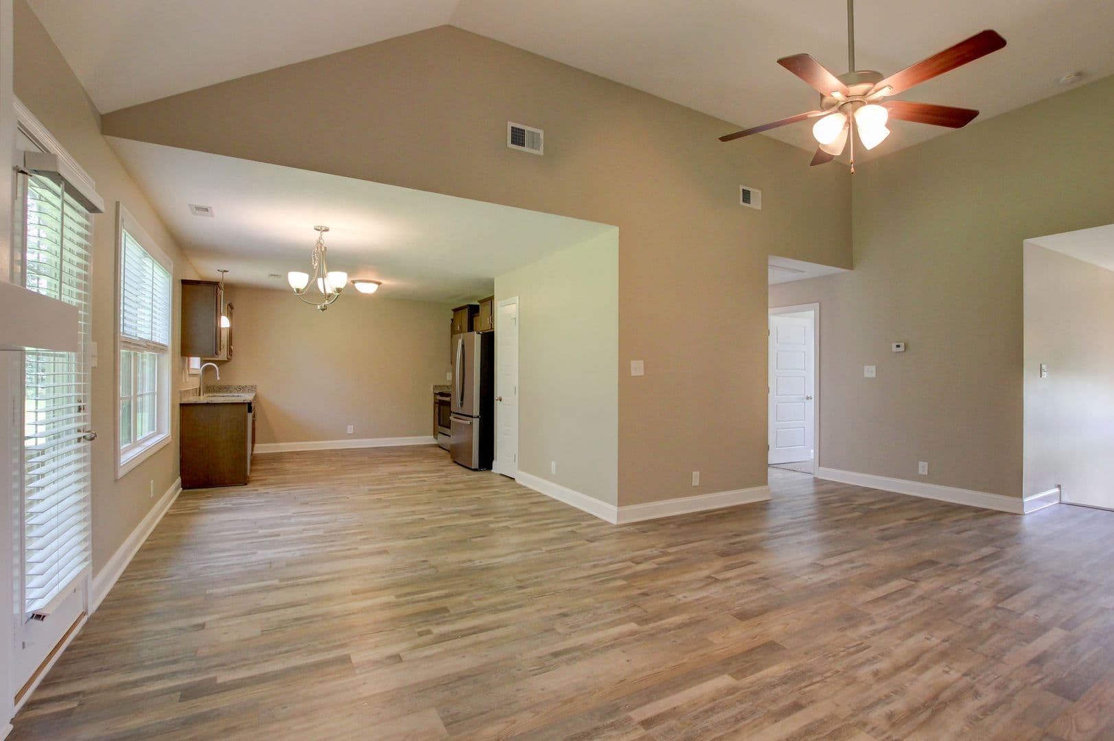Clarksville House: 1121 Cardinal Creek Drive