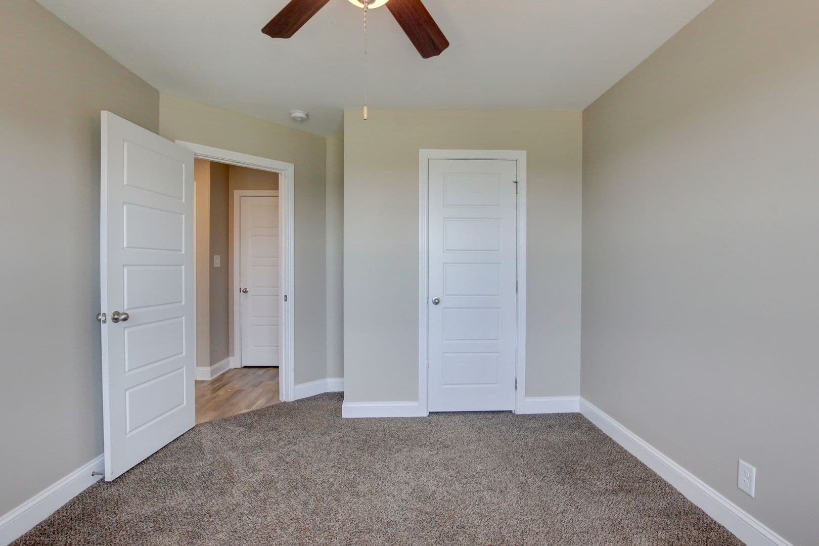 Clarksville House: 1121 Cardinal Creek Drive