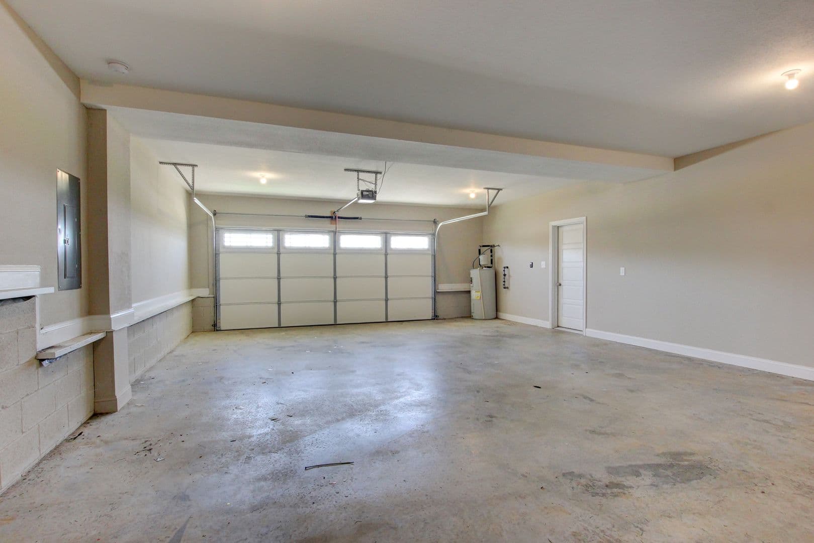 Clarksville House: 1121 Cardinal Creek Drive
