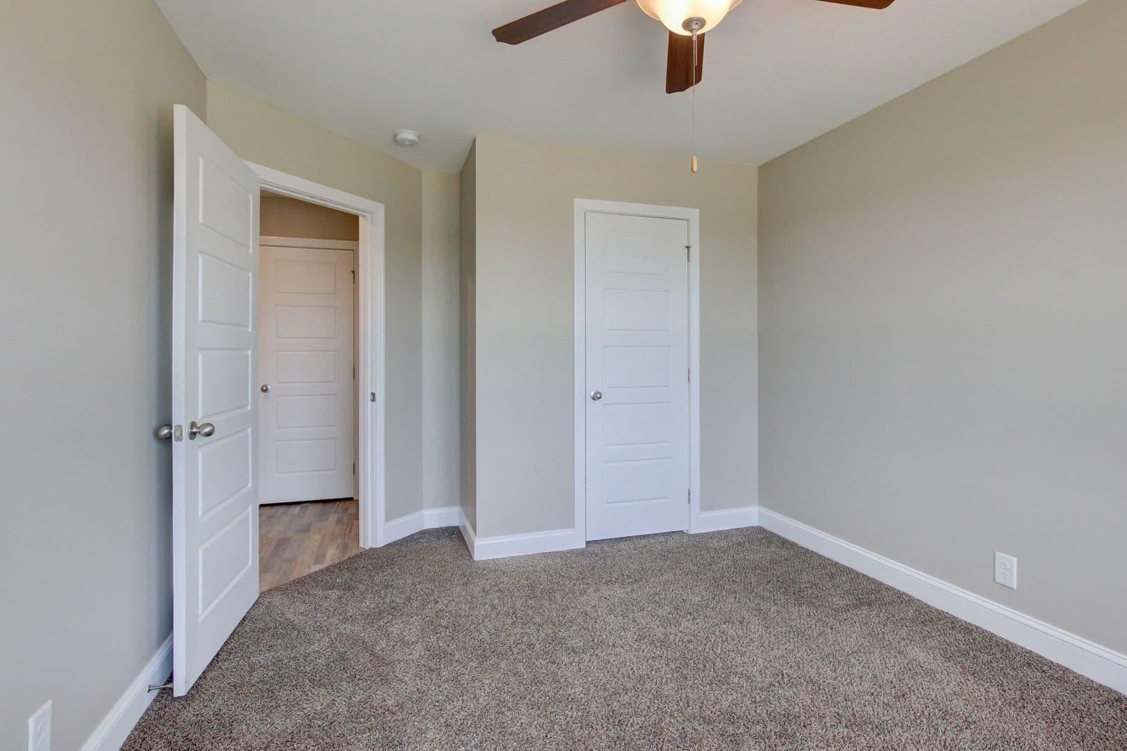 Clarksville House: 1121 Cardinal Creek Drive