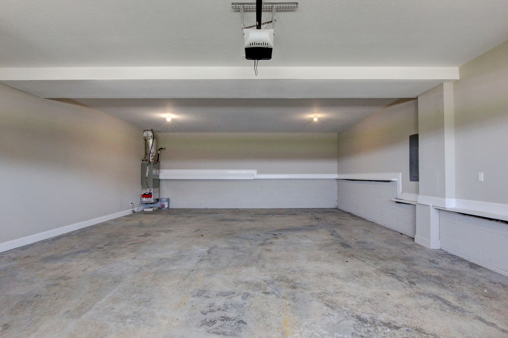 Clarksville House: 1121 Cardinal Creek Drive