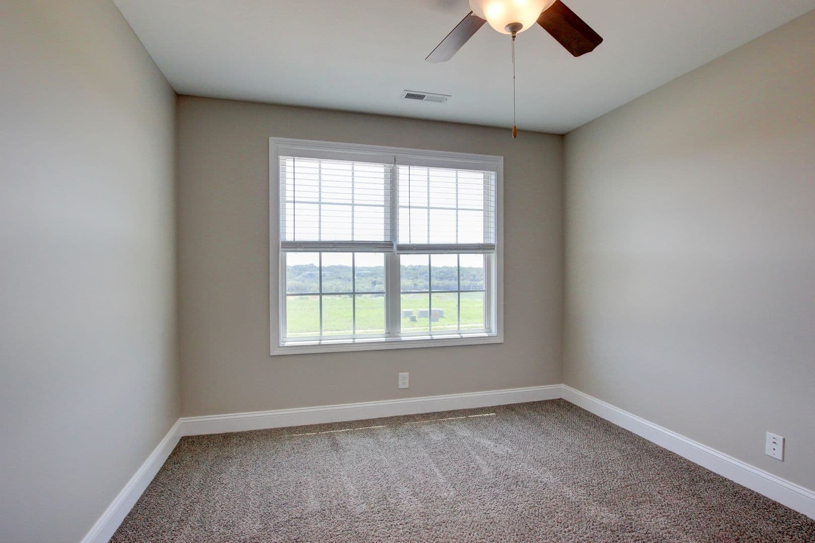 Clarksville House: 1121 Cardinal Creek Drive
