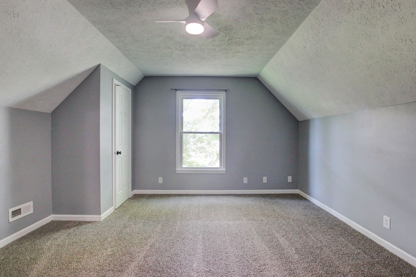 Clarksville House: 180 Kings Deer Drive