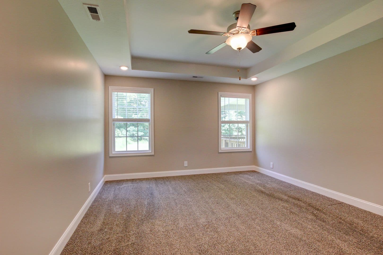 Clarksville House: 1121 Cardinal Creek Drive